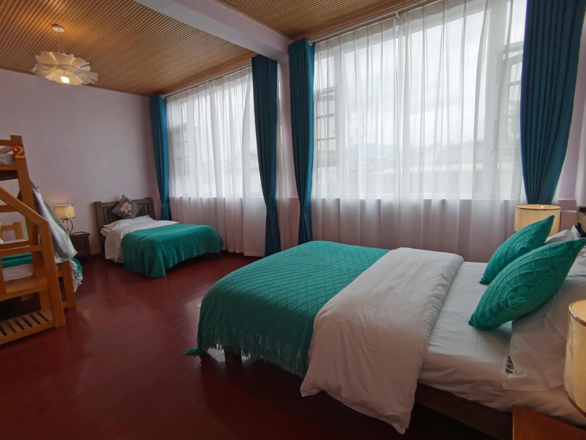 Mama Naxi Guesthouse Лиджанг Екстериор снимка